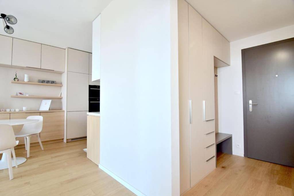 Downtown Charm With Free Parking Spot Apartment Bratislava Ngoại thất bức ảnh