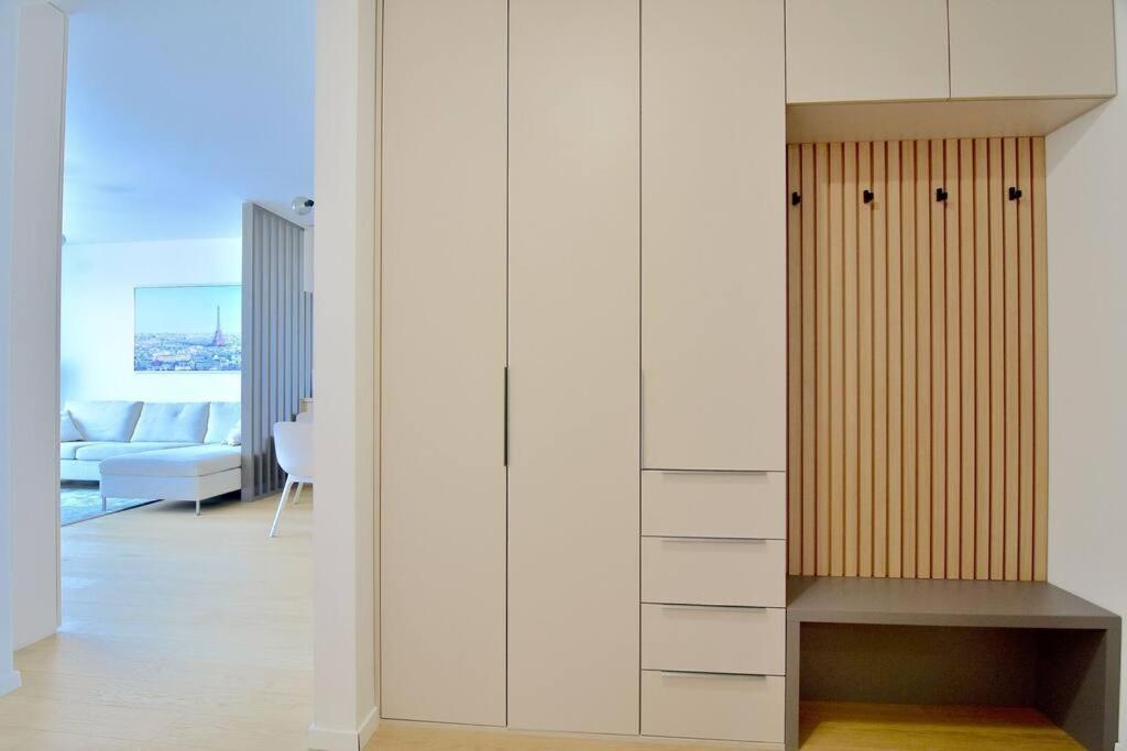 Downtown Charm With Free Parking Spot Apartment Bratislava Ngoại thất bức ảnh